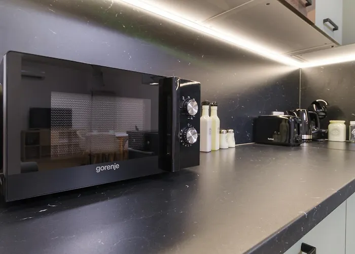 Modern 1-bedroom With Free Parking *