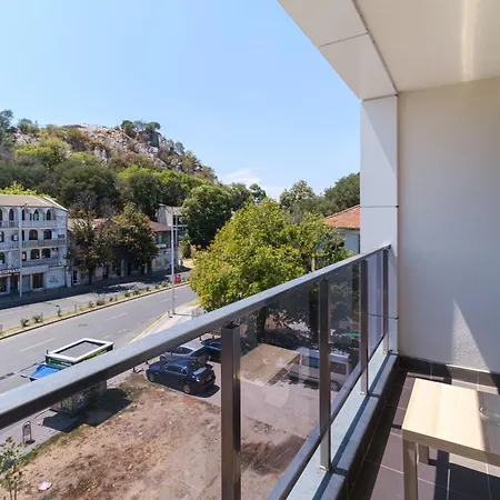 Modern 1-bedroom With Free Parking Пловдив