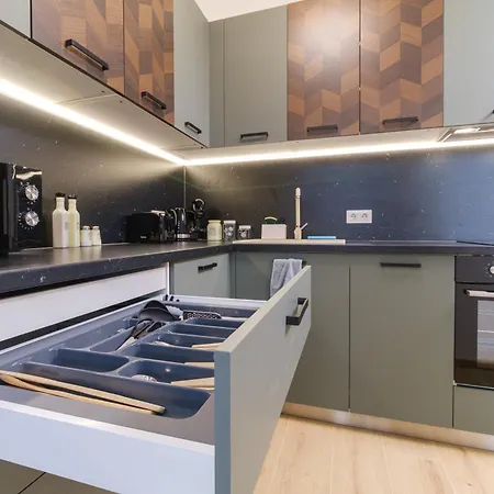Modern 1-bedroom With Free Parking Apartment *