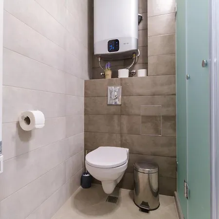 Apartment Modern 1-bedroom With Free Parking *