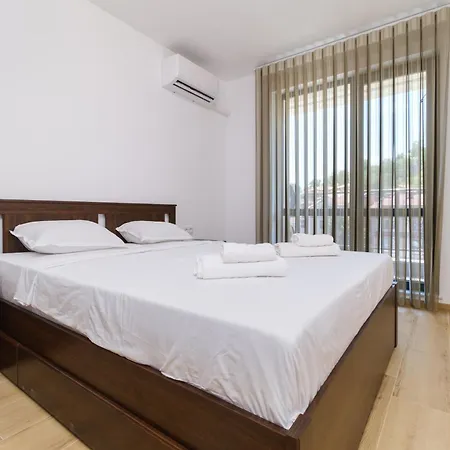 Modern 1-bedroom With Free Parking Апартамент