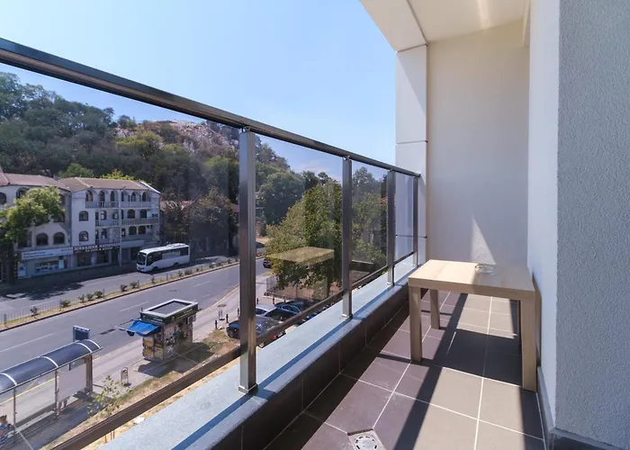 Apartment Modern 1-bedroom With Free Parking