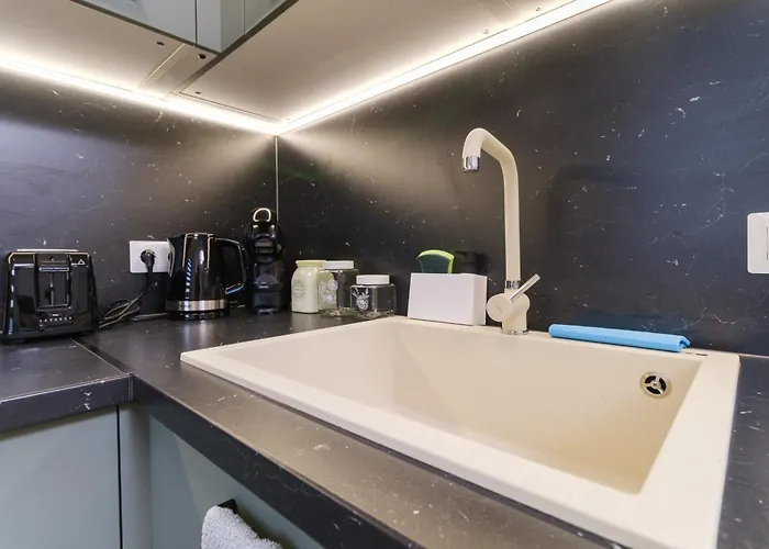 Modern 1-bedroom With Free Parking Apartment *