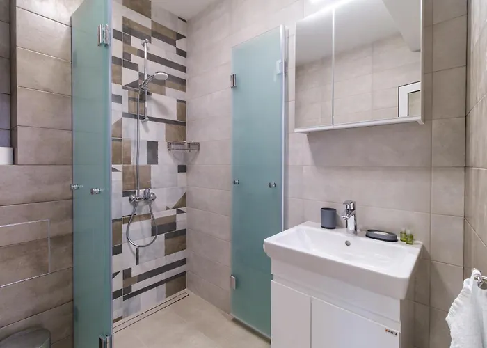 Modern 1-bedroom With Free Parking *